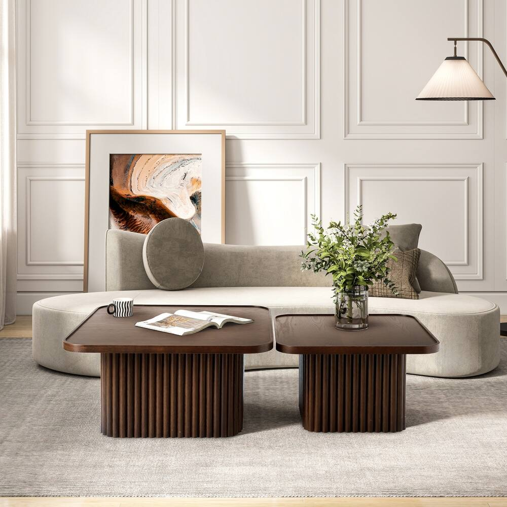 Mesa de centro cuadrada de madera con pedestal y base estriada
