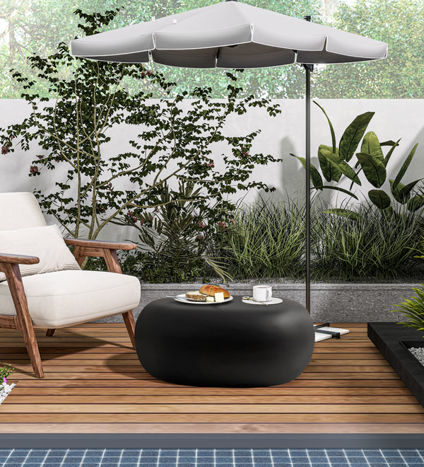 Moderner Couchtisch aus Beton für die Terrasse, robuster, wetterfester Beistelltisch