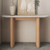 Mesa de consola de madera jaspeada natural para entrada con base estriada