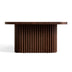 Mesa de centro cuadrada de madera con pedestal y base estriada
