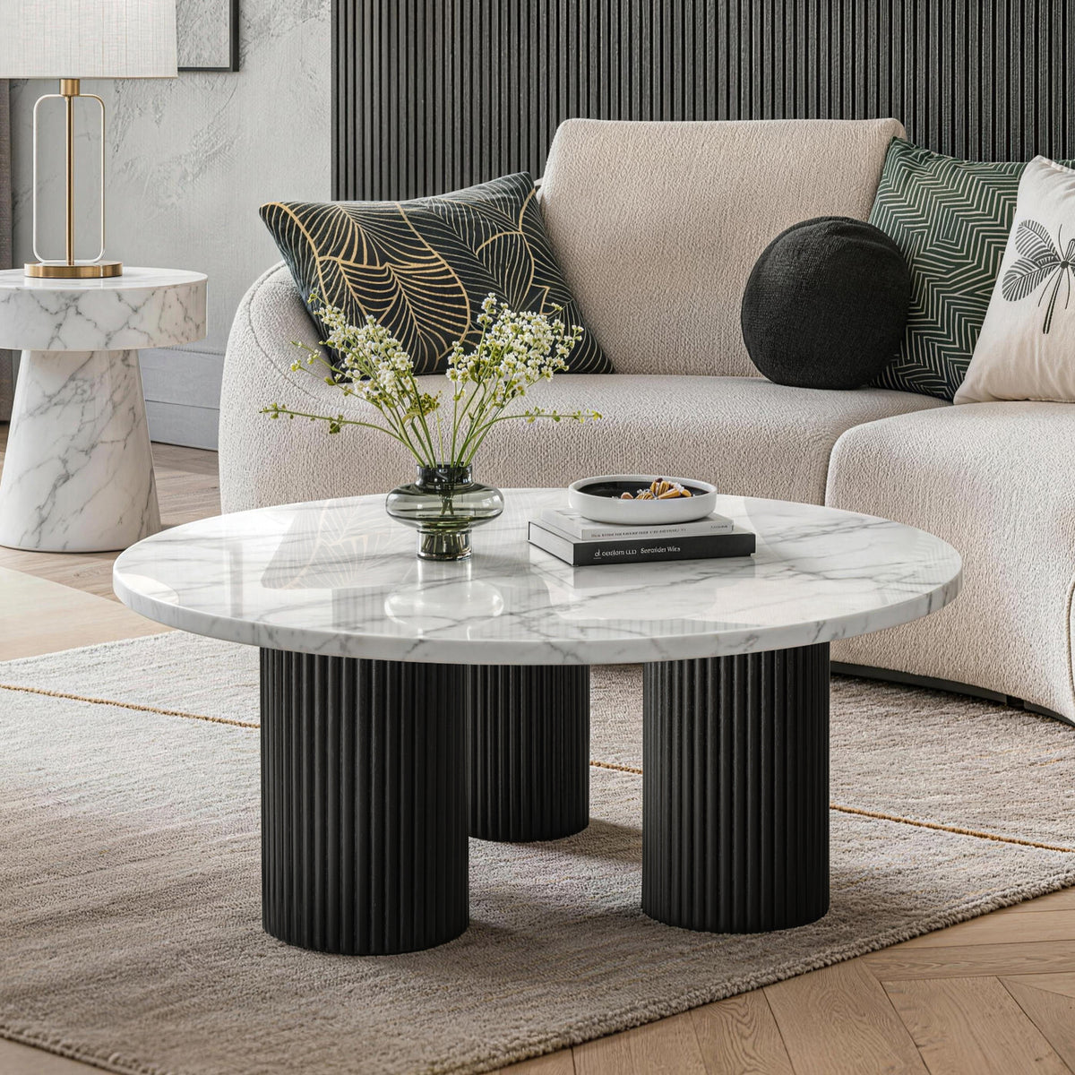 Schwarzer moderner runder Couchtisch mit Marmor-Optik-Platte